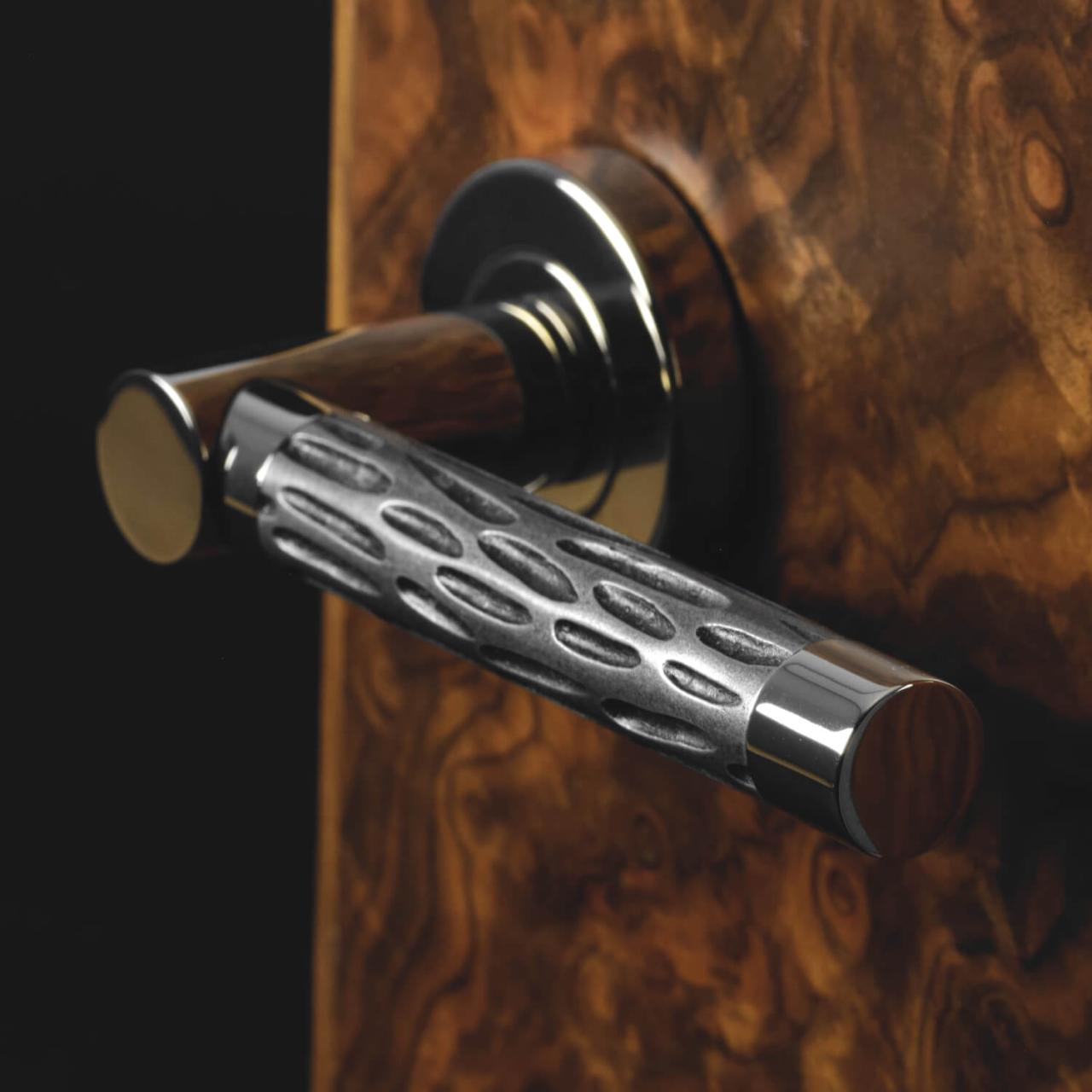 Turnstyle Design Door handle - Amalfine - Black bronze / Polished brass ...